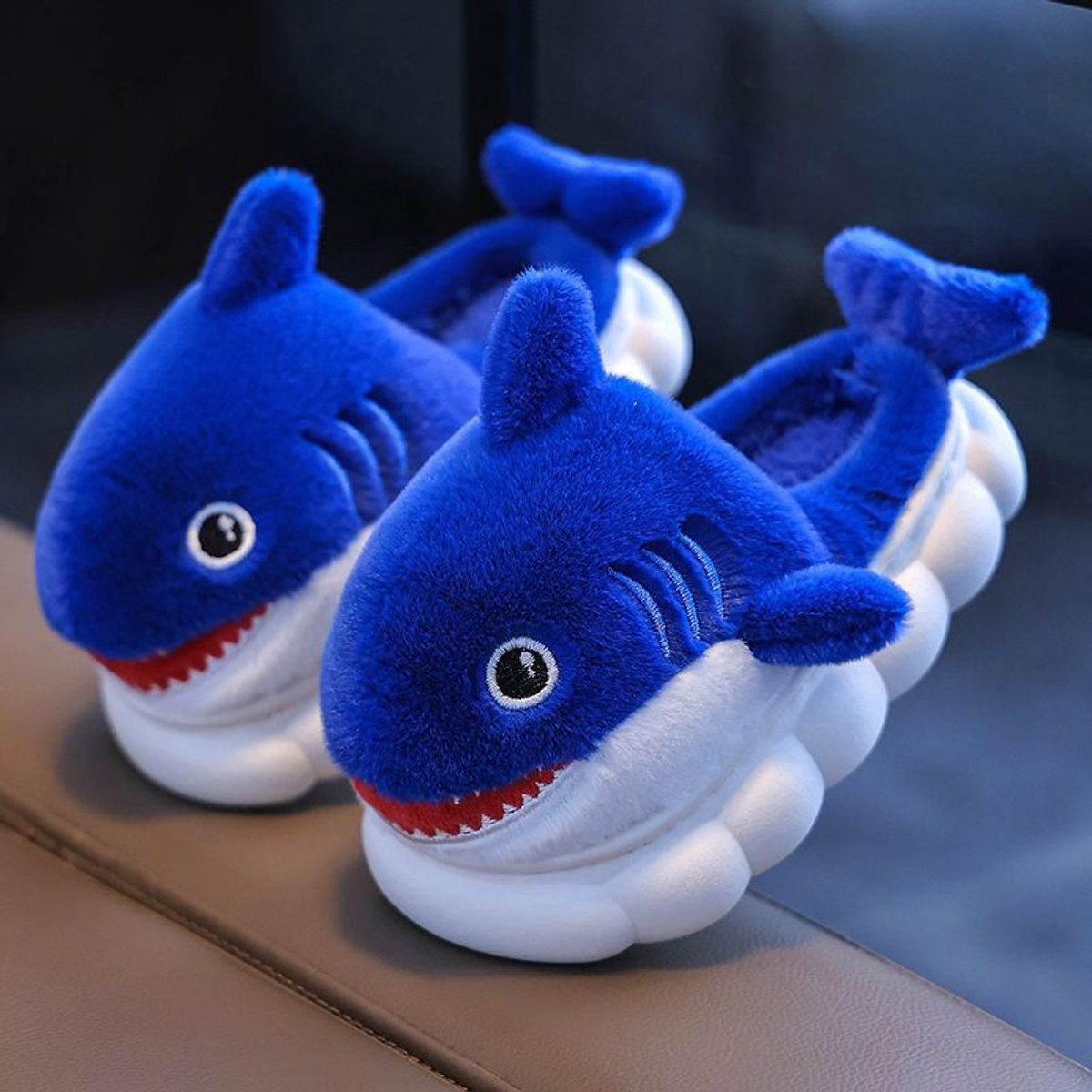Children's Winter Slippers, Cute Shark Plush House Shoes with Warm Lining and Non-Slip Sole, Size 28, Inner Length 17 cm, Foot Length 16 cm, Blue